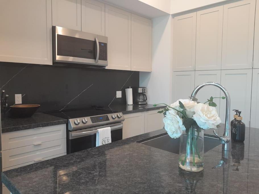 Cozy South View Suite Overlooking The Nature Trail Innisfil Extérieur photo